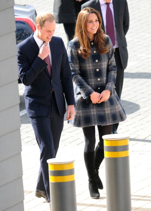 Kate Middleton et le prince William, connus sous le titre de comte et comtesse de Strathearn en Ecosse, sont arrivés le 4 avril 2013 au matin à Glasgow pour une visite de deux jours.