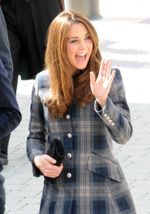 Kate Middleton et le prince William, connus sous le titre de comte et comtesse de Strathearn en Ecosse, sont arrivés le 4 avril 2013 au matin à Glasgow pour une visite de deux jours.