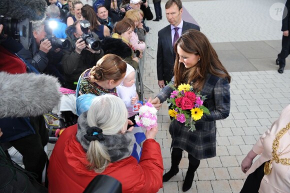 Kate Middleton et le prince William, qui portent en Ecosse le titre de comte et comtesse de Strathearn, visitaient le 4 avril 2013 l'Emirates Arena à Glasgow, qui accueillera les prochains Jeux du Commonwealth en 2014, lors de leur visite de deux jours.