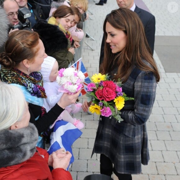 Kate Middleton et le prince William, qui portent en Ecosse le titre de comte et comtesse de Strathearn, visitaient le 4 avril 2013 l'Emirates Arena à Glasgow, qui accueillera les prochains Jeux du Commonwealth en 2014, lors de leur visite de deux jours.