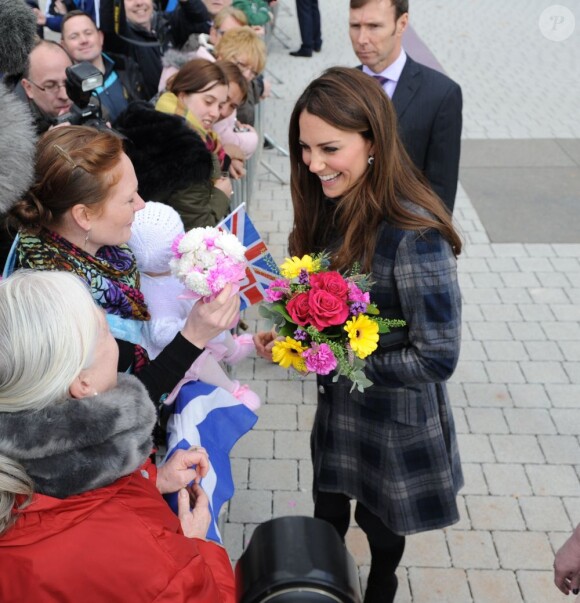 Kate Middleton et le prince William, qui portent en Ecosse le titre de comte et comtesse de Strathearn, visitaient le 4 avril 2013 l'Emirates Arena à Glasgow, qui accueillera les prochains Jeux du Commonwealth en 2014, lors de leur visite de deux jours.
