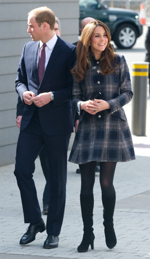 Kate Middleton et le prince William, qui portent en Ecosse le titre de comte et comtesse de Strathearn, visitaient le 4 avril 2013 l'Emirates Arena à Glasgow, qui accueillera les prochains Jeux du Commonwealth en 2014, lors de leur visite de deux jours.