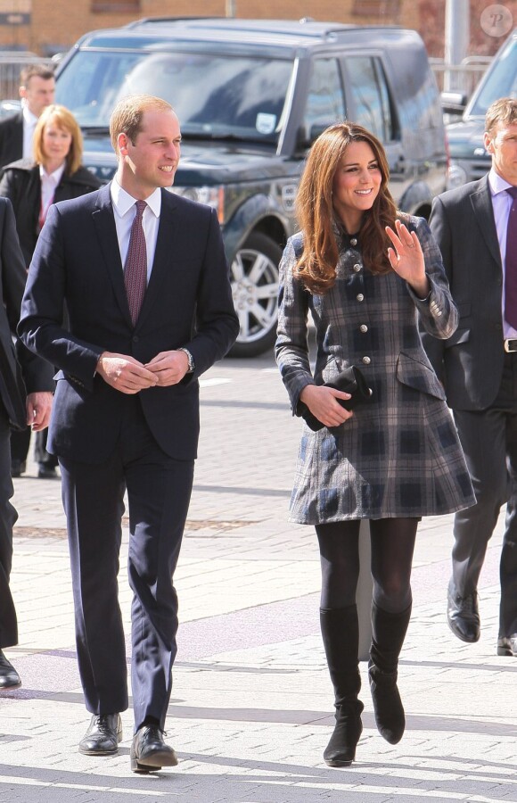 Kate Middleton et le prince William, qui portent en Ecosse le titre de comte et comtesse de Strathearn, visitaient le 4 avril 2013 l'Emirates Arena à Glasgow, qui accueillera les prochains Jeux du Commonwealth en 2014, lors de leur visite de deux jours.