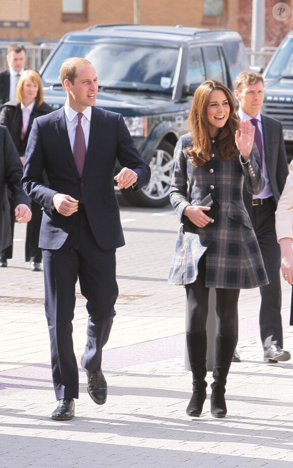 Kate Middleton et le prince William, qui portent en Ecosse le titre de comte et comtesse de Strathearn, visitaient le 4 avril 2013 l'Emirates Arena à Glasgow, qui accueillera les prochains Jeux du Commonwealth en 2014, lors de leur visite de deux jours.