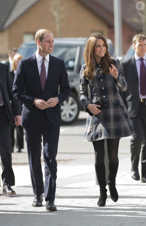 Kate Middleton et le prince William, qui portent en Ecosse le titre de comte et comtesse de Strathearn, visitaient le 4 avril 2013 l'Emirates Arena à Glasgow, qui accueillera les prochains Jeux du Commonwealth en 2014, lors de leur visite de deux jours.