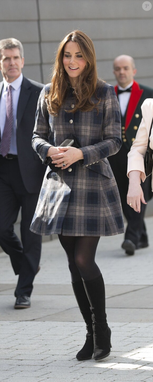 Kate Middleton et le prince William, qui portent en Ecosse le titre de comte et comtesse de Strathearn, visitaient le 4 avril 2013 l'Emirates Arena à Glasgow, qui accueillera les prochains Jeux du Commonwealth en 2014, lors de leur visite de deux jours.