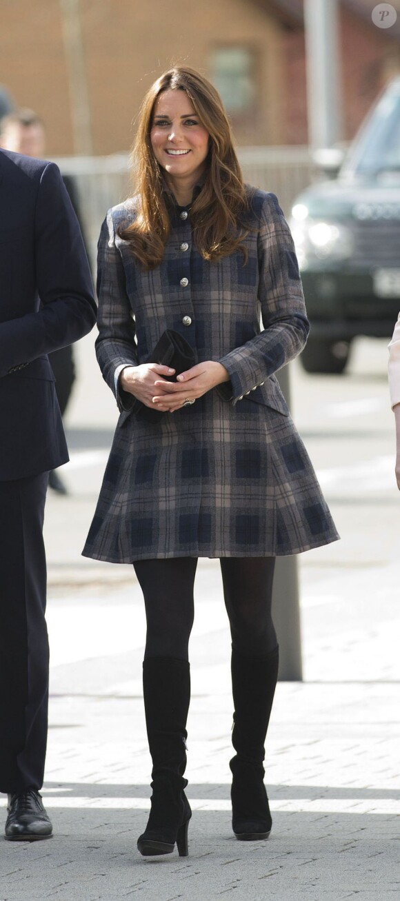 Kate Middleton et le prince William, qui portent en Ecosse le titre de comte et comtesse de Strathearn, visitaient le 4 avril 2013 l'Emirates Arena à Glasgow, qui accueillera les prochains Jeux du Commonwealth en 2014, lors de leur visite de deux jours.