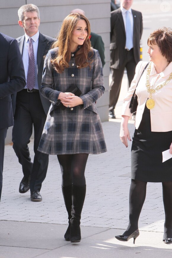 Kate Middleton et le prince William, qui portent en Ecosse le titre de comte et comtesse de Strathearn, visitaient le 4 avril 2013 l'Emirates Arena à Glasgow, qui accueillera les prochains Jeux du Commonwealth en 2014, lors de leur visite de deux jours.