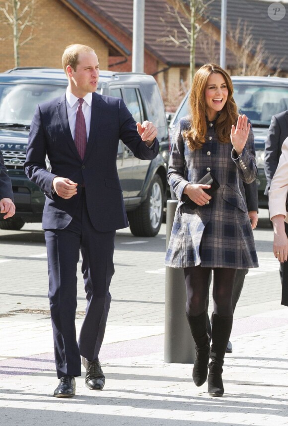 Kate Middleton et le prince William, qui portent en Ecosse le titre de comte et comtesse de Strathearn, visitaient le 4 avril 2013 l'Emirates Arena à Glasgow, qui accueillera les prochains Jeux du Commonwealth en 2014, lors de leur visite de deux jours.