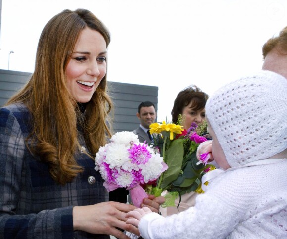 Kate Middleton et le prince William, qui portent en Ecosse le titre de comte et comtesse de Strathearn, visitaient le 4 avril 2013 l'Emirates Arena à Glasgow, qui accueillera les prochains Jeux du Commonwealth en 2014, lors de leur visite de deux jours.