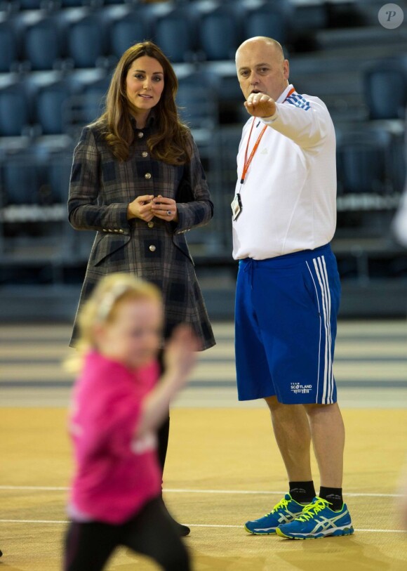 Kate Middleton et le prince William, qui portent en Ecosse le titre de comte et comtesse de Strathearn, visitaient le 4 avril 2013 l'Emirates Arena à Glasgow, qui accueillera les prochains Jeux du Commonwealth en 2014, lors de leur visite de deux jours.