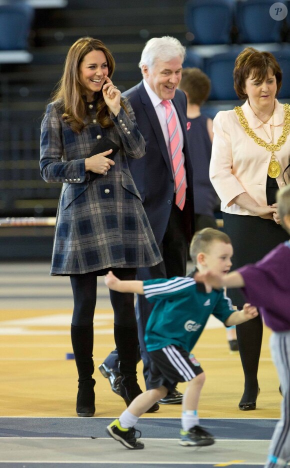 Kate Middleton et le prince William, qui portent en Ecosse le titre de comte et comtesse de Strathearn, visitaient le 4 avril 2013 l'Emirates Arena à Glasgow, qui accueillera les prochains Jeux du Commonwealth en 2014, lors de leur visite de deux jours.