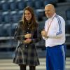 La duchesse Catherine de Cambridge et le prince William, qui portent en Ecosse le titre de comte et comtesse de Strathearn, visitaient le 4 avril 2013 l'Emirates Arena à Glasgow, qui accueillera les prochains Jeux du Commonwealth en 2014, lors de leur visite de deux jours.