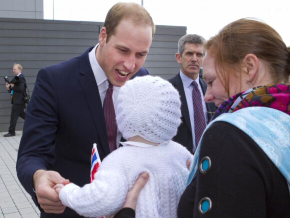 Comme toujours, enfants et bébés étaient au rendez-vous... Un bon entraînement ! La duchesse Catherine de Cambridge et le prince William, qui portent en Ecosse le titre de comte et comtesse de Strathearn, visitaient le 4 avril 2013 l'Emirates Arena à Glasgow, qui accueillera les prochains Jeux du Commonwealth en 2014, lors de leur visite de deux jours.