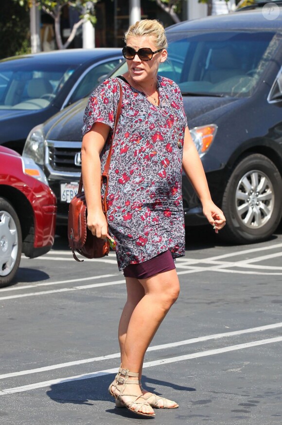 Busy Philipps, enceinte, va faire du shopping chez Fred Segal à West Hollywood, le 3 avril 2013.