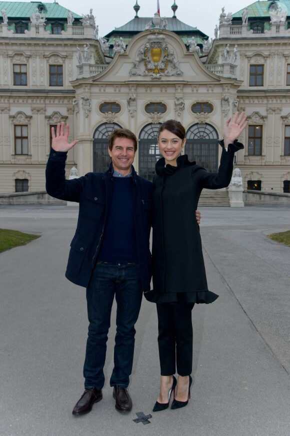 Tom Cruise et Olga Kurylenko pour le photocall du film 'Oblivion' à Vienne en Autriche le 2 avril 2013.