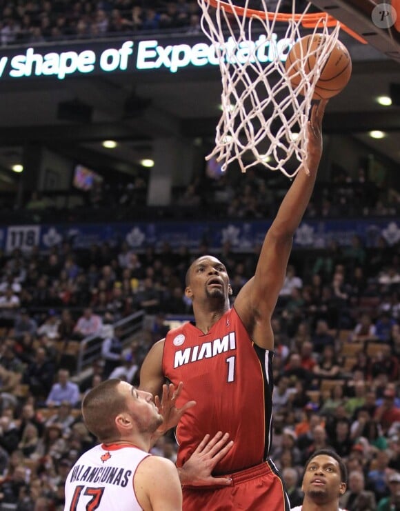 (130318) -- TORONTO, March 18, 2013 () -- Chris Bosh (R) of Miami Heat goes to the basket during the NBA game against Toronto Raptors at Air Canada Centre in Toronto, Canada, March 17, 2013. Heat won 108-91. (/Zou Zheng)18/03/2013 - 