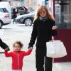 Ellen Pompeo, profite d'une journée en famille avec son mari Chris Ivery, et sa fille Stella, à New York, le 4 avril 2013.