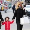Ellen Pompeo, profite d'une journée en famille avec son mari Chris Ivery, et sa fille Stella, à New York, le 4 avril 2013.