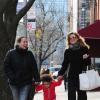 L'actrice Ellen Pompeo, profite d'une journée en famille avec son mari Chris Ivery, et sa fille Stella, à New York, le 4 avril 2013.