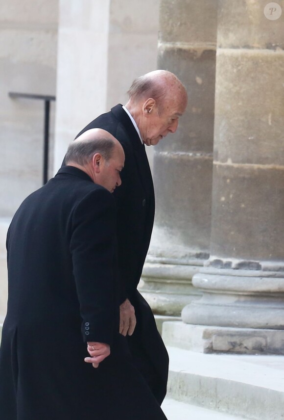 Valery Giscard d'Estaing - Obsèques d'Élisabeth de Gaulle, décédée à l'âge de 88 ans. La cérémonie a eu lieu en la cathédrale Saint-Louis des Invalides à Paris. Elle était la fille du Général Charles de Gaulle et a été la Présidente de la Fondation Anne de Gaulle de 1979 à 1988. A Paris le 6 avril 2013.