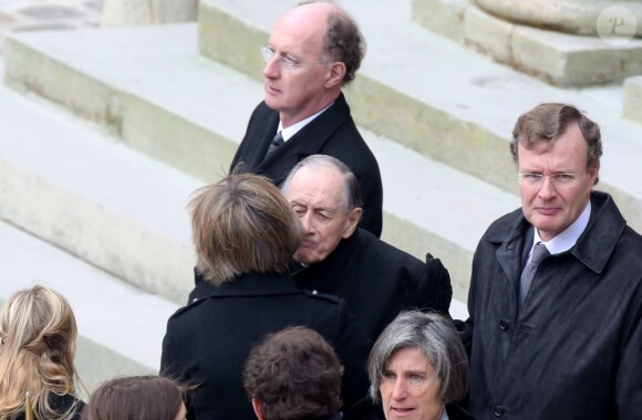 L'amiral Philippe de Gaulle entouré des petits fils du Général de Gaulle - Obsèques d'Élisabeth de Gaulle, décédée à l'âge de 88 ans. La cérémonie a eu lieu en la cathédrale Saint-Louis des Invalides à Paris. Elle était la fille du Général Charles de Gaulle et a été la Présidente de la Fondation Anne de Gaulle de 1979 à 1988. A Paris le 6 avril 2013.
