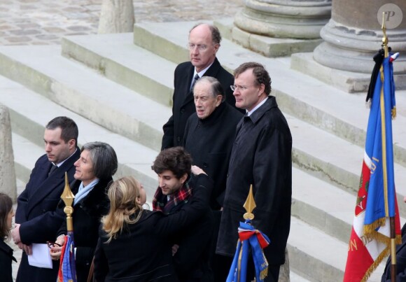 L'amiral Philippe de Gaulle entouré des petits fils du Général de Gaulle - Obsèques d'Élisabeth de Gaulle, décédée à l'âge de 88 ans. La cérémonie a eu lieu en la cathédrale Saint-Louis des Invalides à Paris. Elle était la fille du Général Charles de Gaulle et a été la Présidente de la Fondation Anne de Gaulle de 1979 à 1988. A Paris le 6 avril 2013.