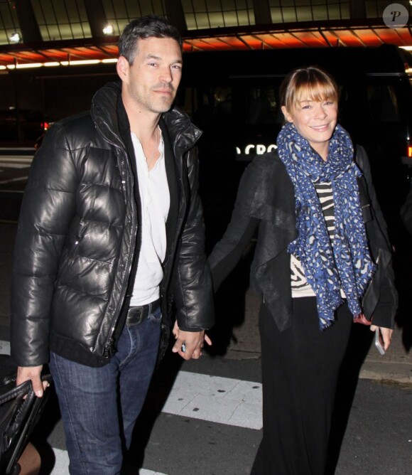 LeAnn Rimes et son mari Eddie Cibrian arrivent à l'aéroport de Washington, le 25 février 2013.