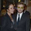 Simon Baker et sa femme Rebecca Rigg à l'avant-première du film Mariage à l'Anglaise, à l'UGC Normandie, à Paris, le 8 avril 2013.