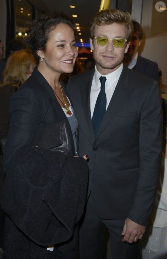 Simon Baker et sa femme Rebecca Rigg à l'avant-première du film Mariage à l'Anglaise, à l'UGC Normandie, à Paris, le 8 avril 2013.