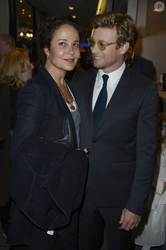 Simon Baker et sa femme Rebecca Rigg à l'avant-première du film Mariage à l'Anglaise, à l'UGC Normandie, à Paris, le 8 avril 2013.
