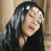 La chanteuse Anggun dans le clip de "Vivre d'amour".