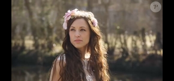 La chanteuse Natasha St-Pier, dans le clip de "Vivre d'amour".