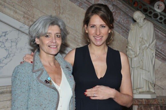 Maud Fontenoy et Claudie Haigneré à Paris le 9 avril 2013 à l'occasion de son gala annuel donné en l'honneur de sa fondation à l'hôtel de la Marine