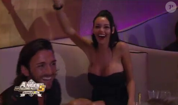 Nabilla et Thomas dans Les Anges de la télé-réalité 5 sur NRJ 12 le vendredi 12 avril 2013