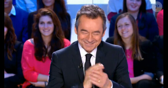 Elie Semoun en Miss Météo du Grand Journal de Canal + le vendredi 12 avril 2013 ? Michel Denisot est déjà fan !