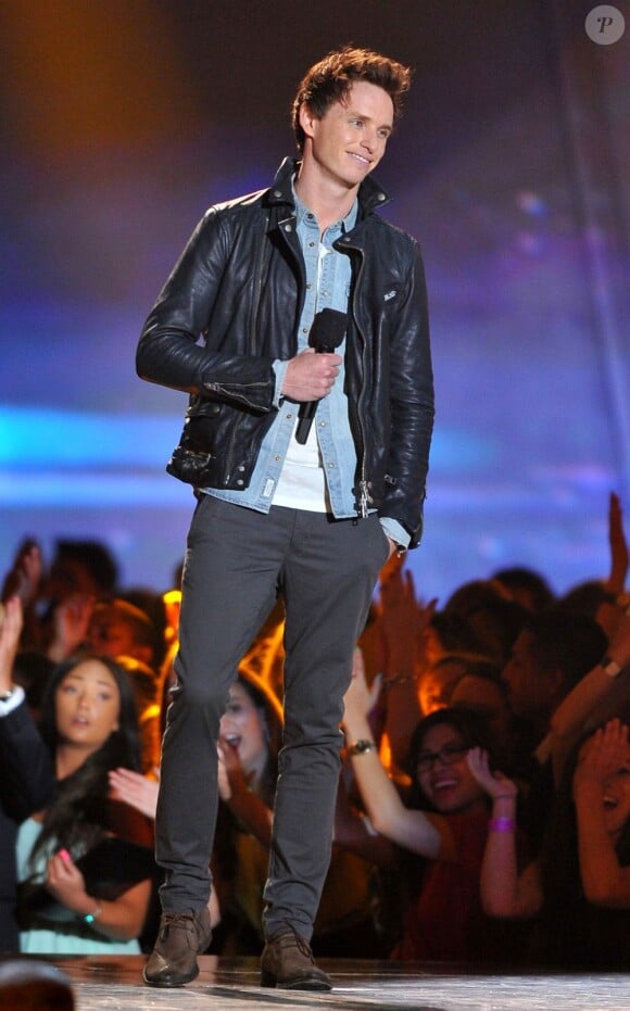Eddie Redmayne sur la scène des MTV Movie Awards, à Los Angeles, le 14 avril 2013.