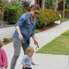 Jennifer Garner et les trois enfants Violet, Seraphina et Samuel en plein après-midi shopping à Brentwood, le 14 avril 2013