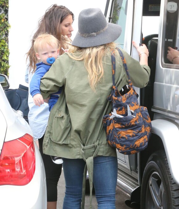 Hilary Duff va faire du shopping avec son fils Luca à West Hollywood, le 15 avril 2013.