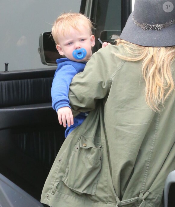 Hilary Duff va faire du shopping avec son fils Luca à West Hollywood, le 15 avril 2013.