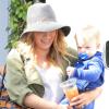 Hilary Duff avec son fils Luca à West Hollywood, le 15 avril 2013.