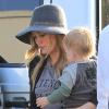 Hilary Duff se rend au restaurant avec son fils Luca, le 15 avril 2013 à Los Angeles.