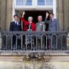 Mary et Frederik de Danemark prenaient part aux célébrations avec leurs quatre enfants : le prince Christian, 7 ans, la princesse Isabella, 6 ans, et les jumeaux Vincent et Josephine, 2 ans. La reine Margrethe II de Danemark célébrait le 16 avril 2013 son 73e anniversaire au balcon du palais Christian IX à Amalienborg, Copenhague, entourée de sa famille.