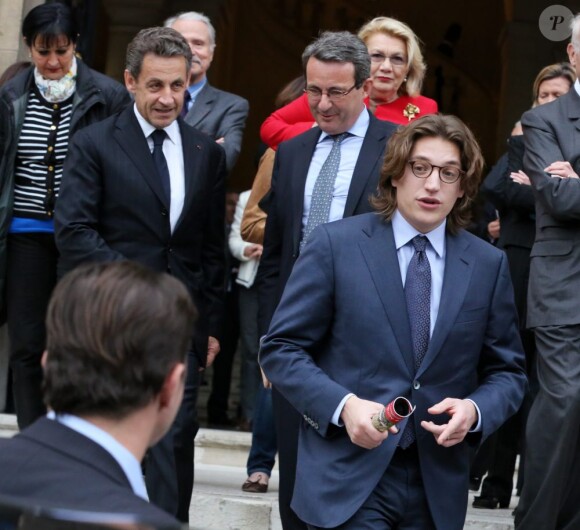Nicolas Sarkozy, Jean-Christophe Fromantin et Jean Sarkozy à Neuilly-sur-Seine le 16 avril 2013 pour le 30e anniversaire de la disparition d'Achille Peretti maire de la ville de 1947 à 1983.