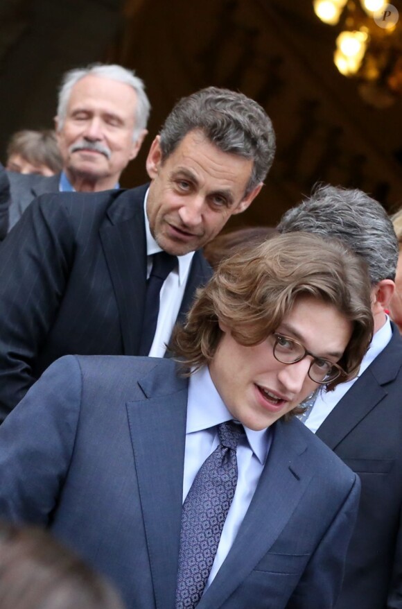 Nicolas Sarkozy et Jean Sarkozy à Neuilly-sur-Seine le 16 avril 2013 pour le 30e anniversaire de la disparition d'Achille Peretti maire de la ville de 1947 à 1983.