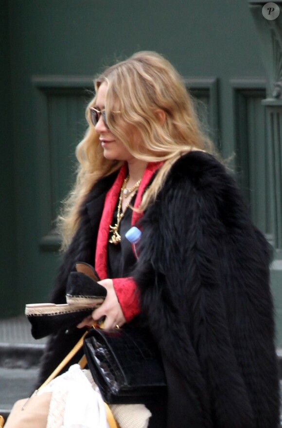 Ashley Olsen se promène à New York, le 16 avril 2013.