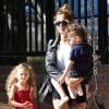 Nicole Richie et ses deux enfants Harlow et Sparrow à Beverly Hills, le 12 avril 2013.