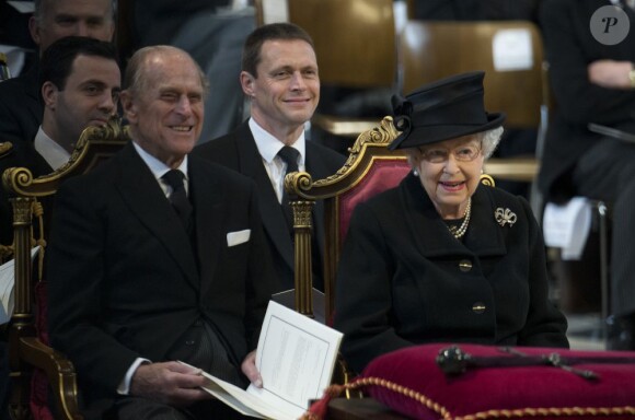 La reine Elizabeth II aux obsèques cérémonielles de Margaret Thatcher en la cathédrale Saint Paul, à Londres le 17 avril 2013.