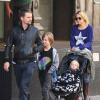 Kate Hudson, son fils Ryder, son fiancé Matthew Bellamy et leur fils Bingham se promènent à New York, le 17 avril 2013.