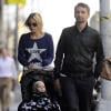 L'actrice Kate Hudson, son fils Ryder, son fiancé le leader du groupe Muse, Matthew Bellamy, et leur fils Bingham se promènent à New York, le 17 avril 2013.